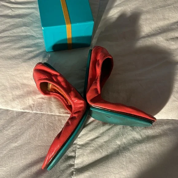 Poppy Tieks size 8 - Picture 7 of 7